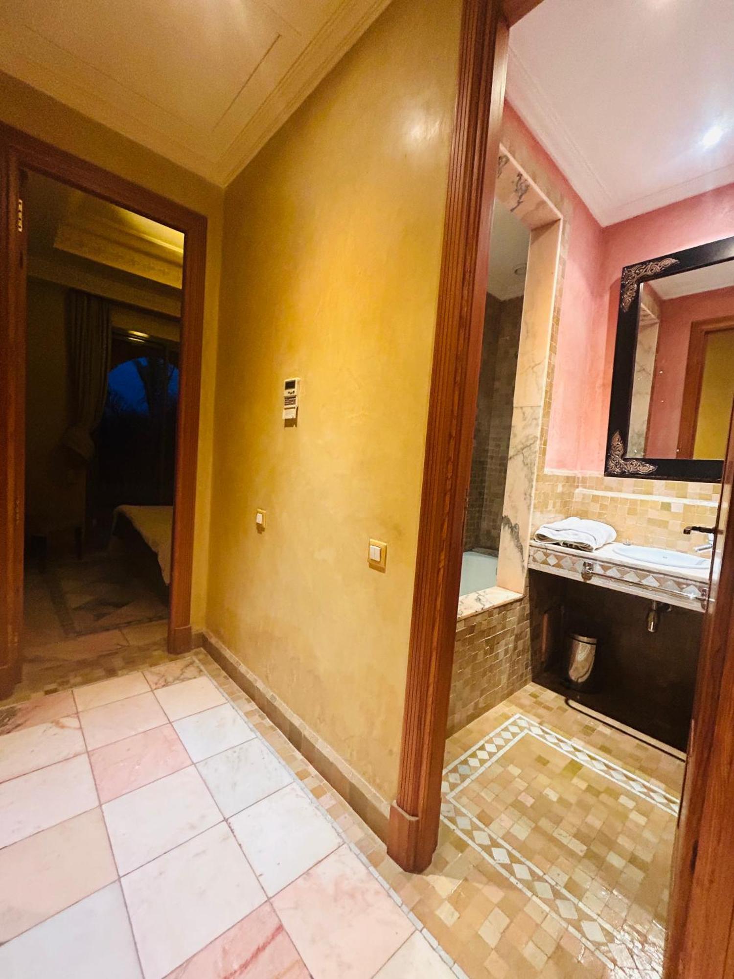Appartement Spacieux Avec Piscine A La Palmeraie Marrakesh Buitenkant foto